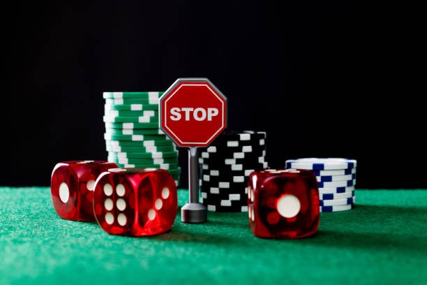 Table layout and betting zones Casino Hold'em table layout with ante and call bet zones