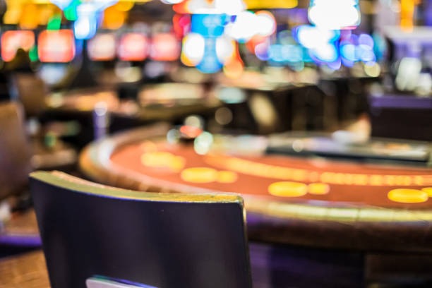 Live dealer in action Live dealer revealing community cards on gacor189 login