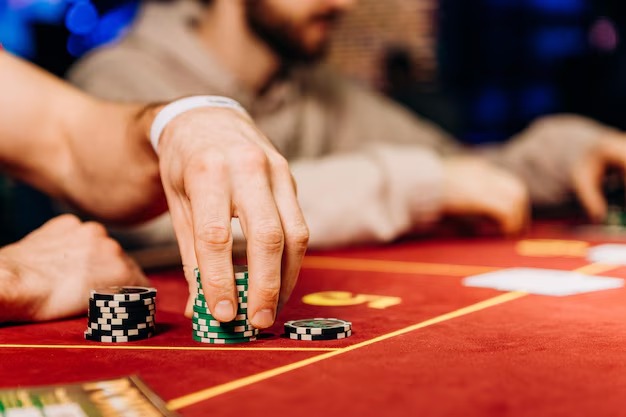 Payout table showing hand rankings and corresponding payouts